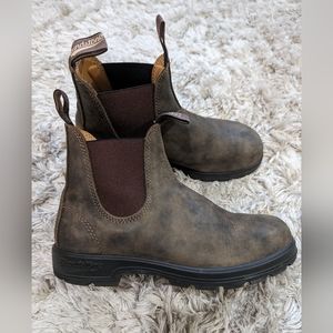 Excellent condition Blundstone #585 Chelsea boots in rustic brown size 8